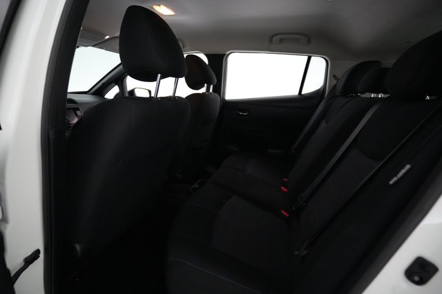 2023 Nissan LEAF — photo 18 of 23