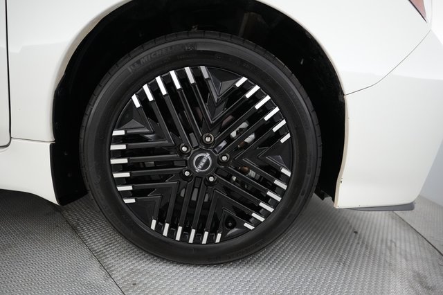 2023 Nissan LEAF — photo 17 of 23