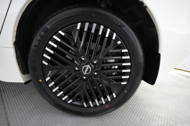2023 Nissan LEAF — photo 16 of 23
