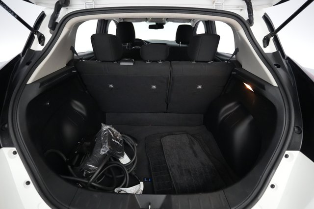 2023 Nissan LEAF — photo 6 of 23