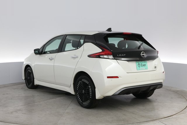 2023 Nissan LEAF — photo 13 of 23