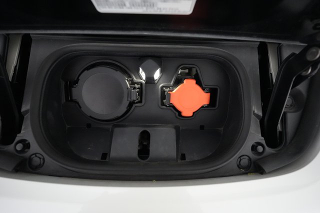 2023 Nissan LEAF — photo 8 of 23