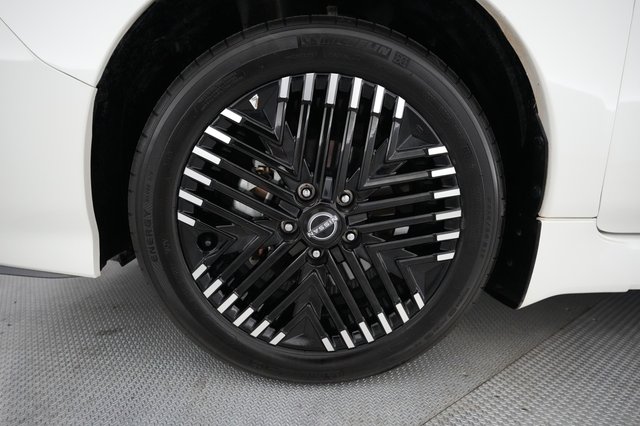 2023 Nissan LEAF — photo 15 of 23