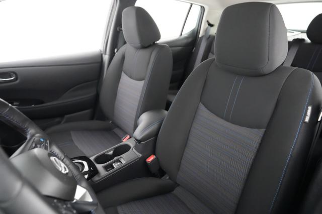 2023 Nissan LEAF — photo 3 of 21