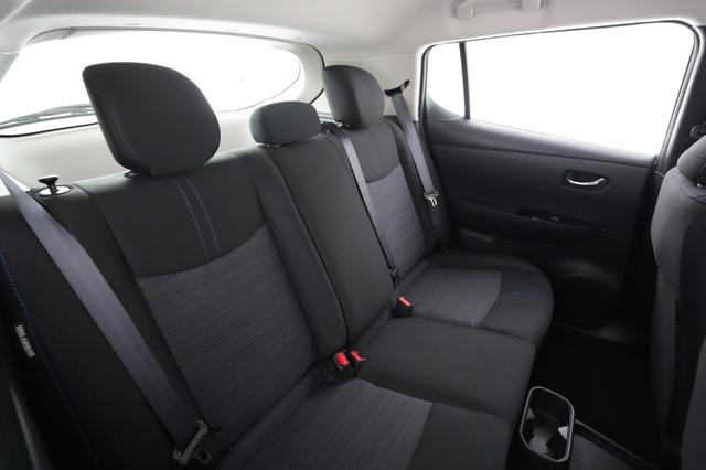 2023 Nissan LEAF — photo 4 of 21