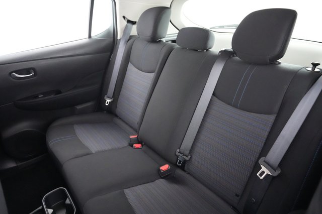 2023 Nissan LEAF — photo 18 of 21