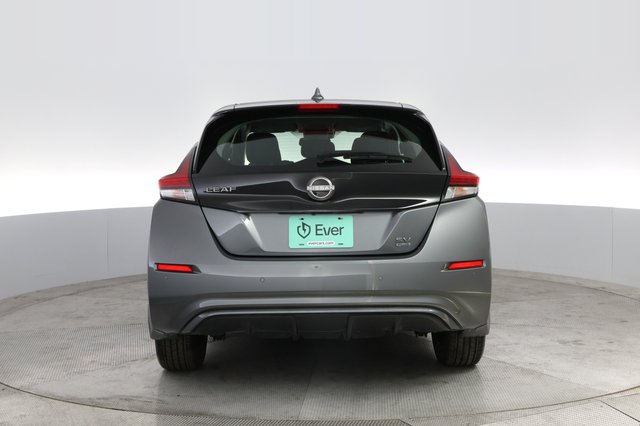 2023 Nissan LEAF — photo 12 of 21