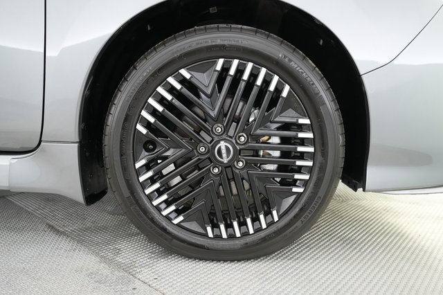 2023 Nissan LEAF — photo 15 of 21