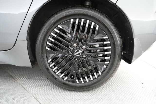 2023 Nissan LEAF — photo 17 of 21