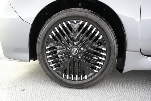 2023 Nissan LEAF — photo 7 of 21
