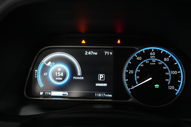 2023 Nissan LEAF — photo 5 of 21