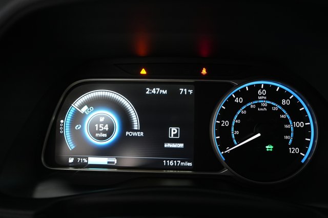 2023 Nissan LEAF — photo 5 of 21