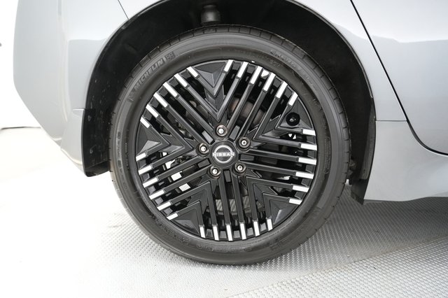2023 Nissan LEAF — photo 16 of 21