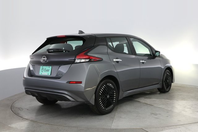 2023 Nissan LEAF — photo 2 of 21