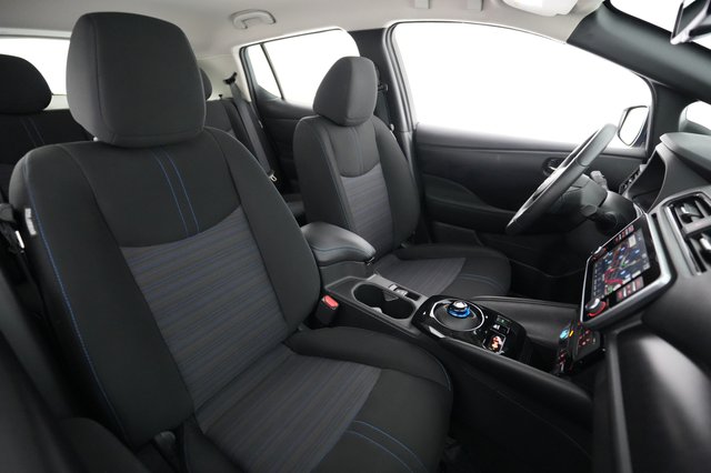 2024 Nissan LEAF — photo 18 of 25