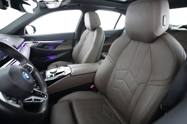 2024 BMW i5