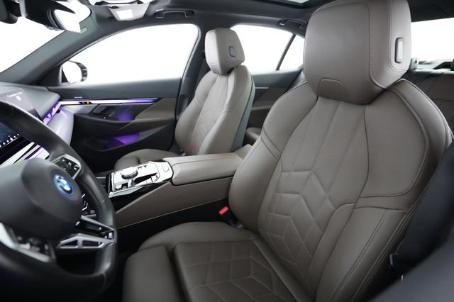 2024 BMW i5 — photo 3 of 21