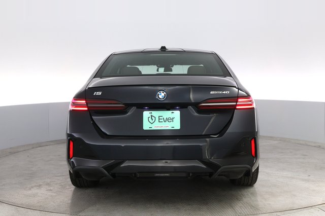 2024 BMW i5 — photo 12 of 21