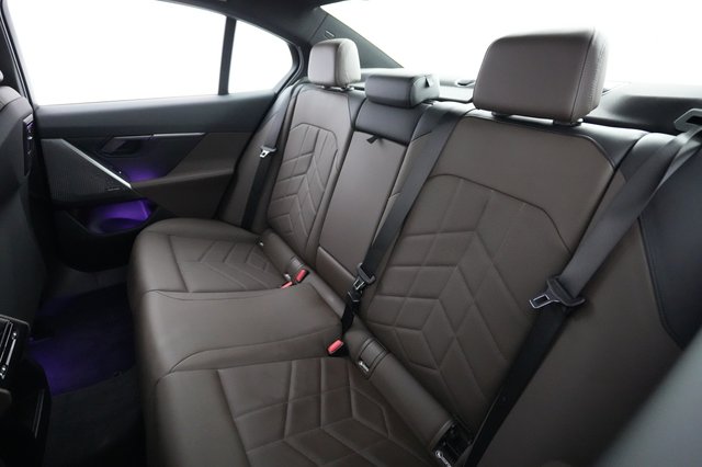2024 BMW i5 — photo 19 of 21