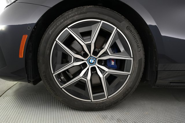 2024 BMW i5 — photo 15 of 21