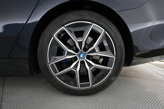 2024 BMW i5 — photo 16 of 21