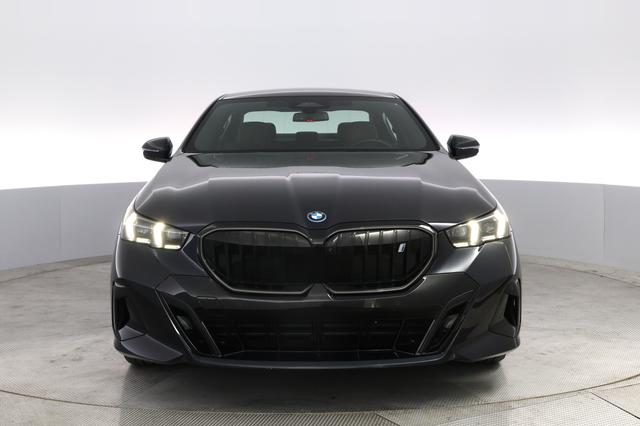 2024 BMW i5 — photo 9 of 21