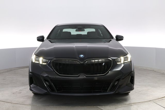2024 BMW i5 — photo 9 of 21