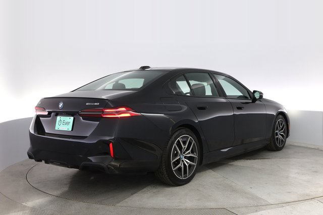 2024 BMW i5 — photo 2 of 21