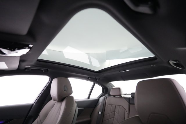 2024 BMW i5 — photo 20 of 21