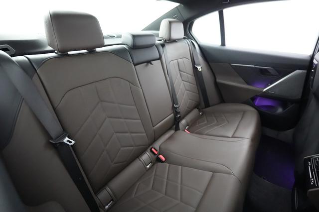 2024 BMW i5 — photo 4 of 21