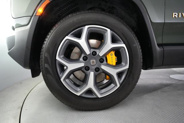 2023 Rivian R1S — photo 7 of 22