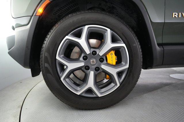 2023 Rivian R1S — photo 7 of 22