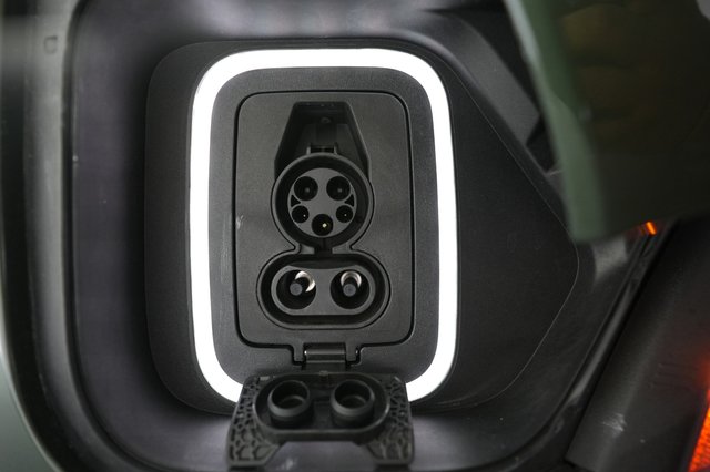 2023 Rivian R1S — photo 8 of 22