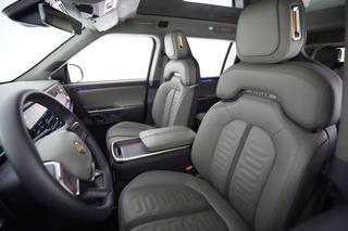 2023 Rivian R1S — photo 3 of 22