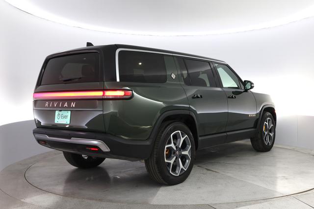 2023 Rivian R1S — photo 2 of 22