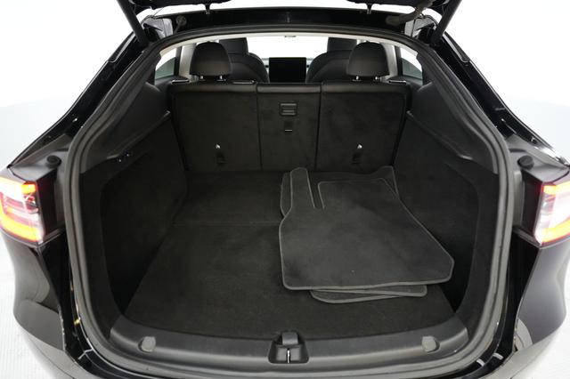 2022 Tesla Model Y — photo 6 of 23