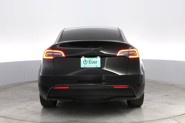 2022 Tesla Model Y — photo 12 of 23