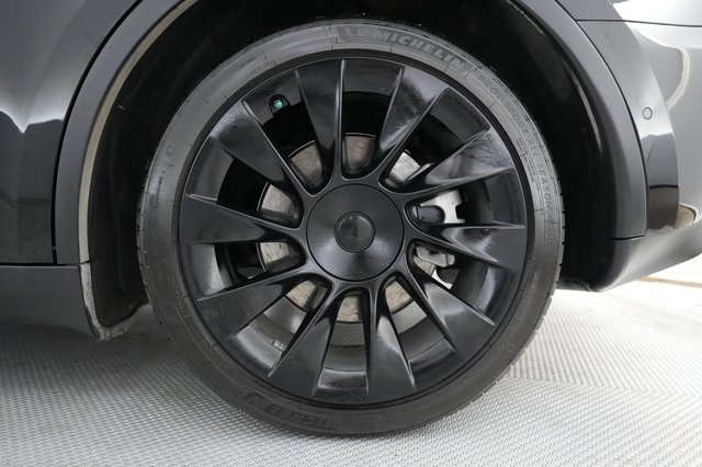 2022 Tesla Model Y — photo 16 of 23