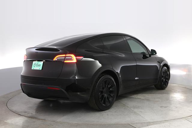 2022 Tesla Model Y — photo 2 of 23