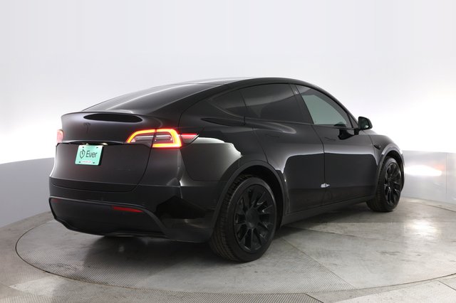 2022 Tesla Model Y — photo 2 of 23