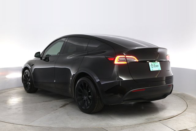 2022 Tesla Model Y — photo 13 of 23