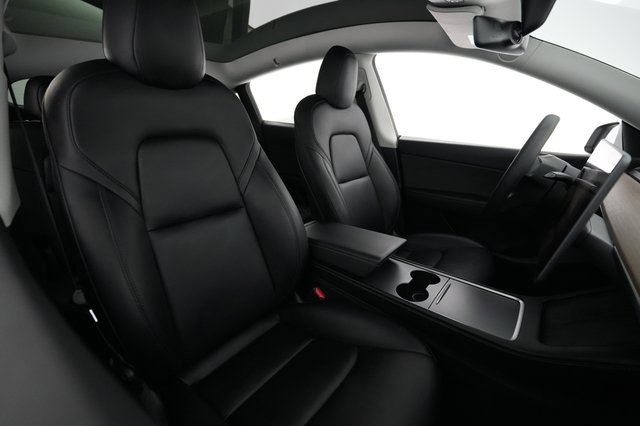 2022 Tesla Model Y — photo 18 of 25