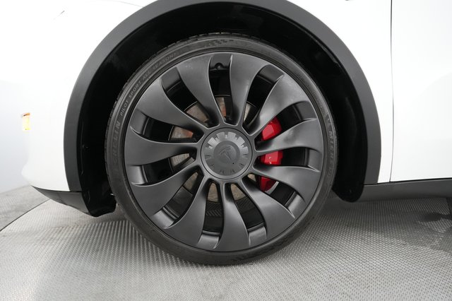 2022 Tesla Model Y — photo 16 of 25