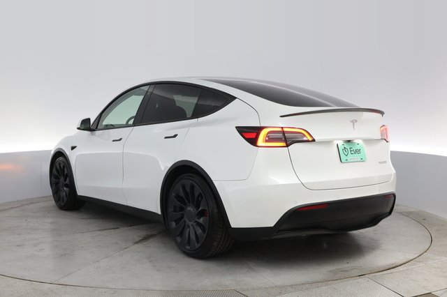 2022 Tesla Model Y — photo 13 of 25