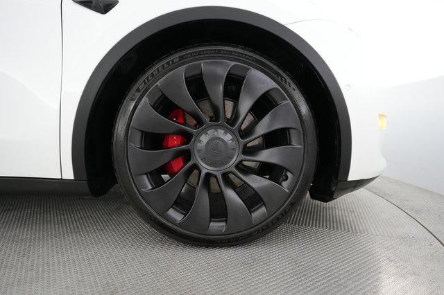 2022 Tesla Model Y — photo 17 of 25