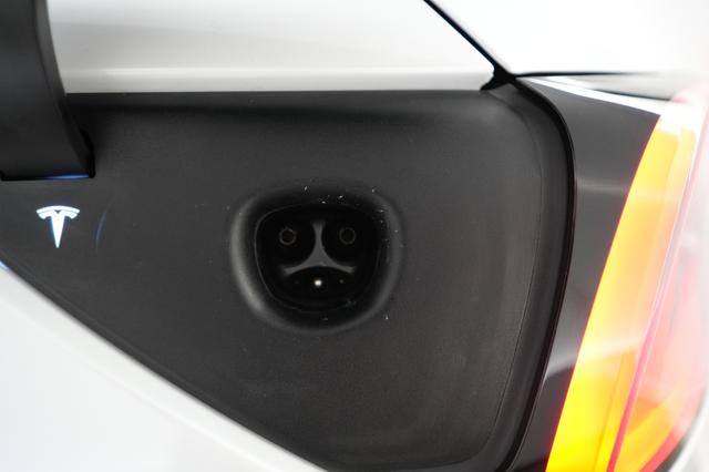 2022 Tesla Model Y — photo 8 of 25
