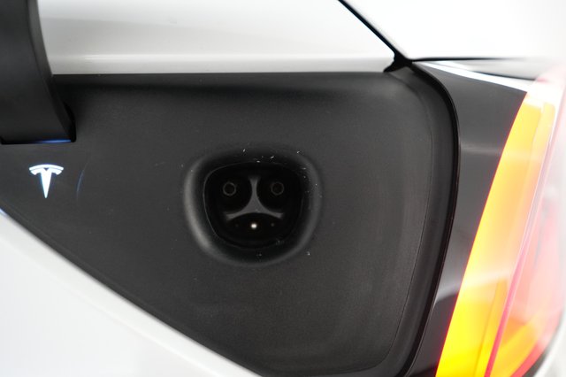 2022 Tesla Model Y — photo 8 of 25