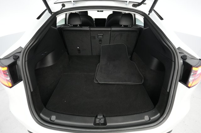 2022 Tesla Model Y — photo 6 of 25
