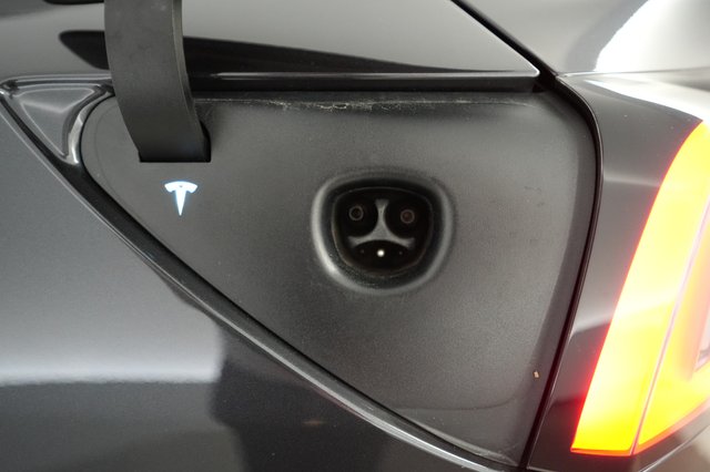 2024 Tesla Model 3 — photo 8 of 22