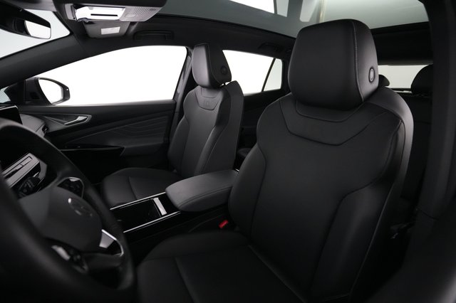 2023 Volkswagen ID.4 — photo 3 of 20